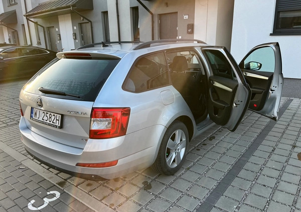 Skoda Octavia cena 35000 przebieg: 234000, rok produkcji 2015 z Warszawa małe 326